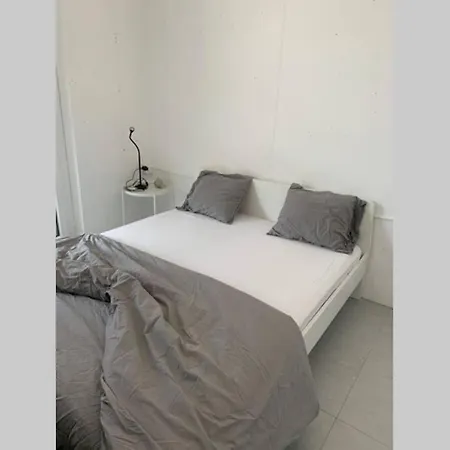Modern & Private Furnished Studio/work Station