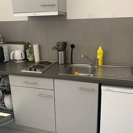Modern & Private Furnished Studio/work Station * Le Mont-Sur-Lausanne